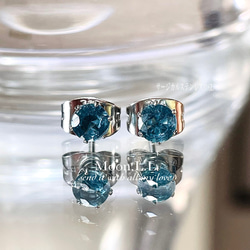 インディゴブルーカイヤナイトのスタッドピアス　サージカルステンレス316L 2枚目の画像