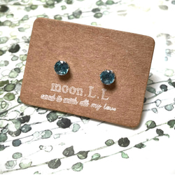 インディゴブルーカイヤナイトのスタッドピアス　サージカルステンレス316L 10枚目の画像