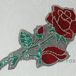 オーガンジー刺繍モチーフ 1枚 バラ 花 スパンコール・ビーズ装飾 赤色系 (MRSB93RDHWSP) 5枚目の画像
