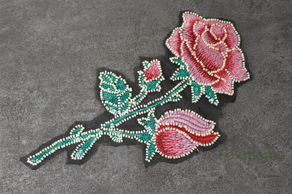 オーガンジー刺繍モチーフ 1枚 バラ 花 スパンコール・ビーズ装飾  ピンク色系 (MRSB93PKHWSP) 4枚目の画像