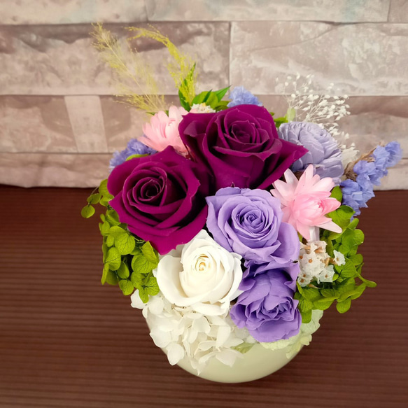 プリザーブドフラワーアレンジメント 紫と白のバラ 喜寿・古希のお祝い♪ プリザーブドフラワー アレンジメント 紫 誕生日