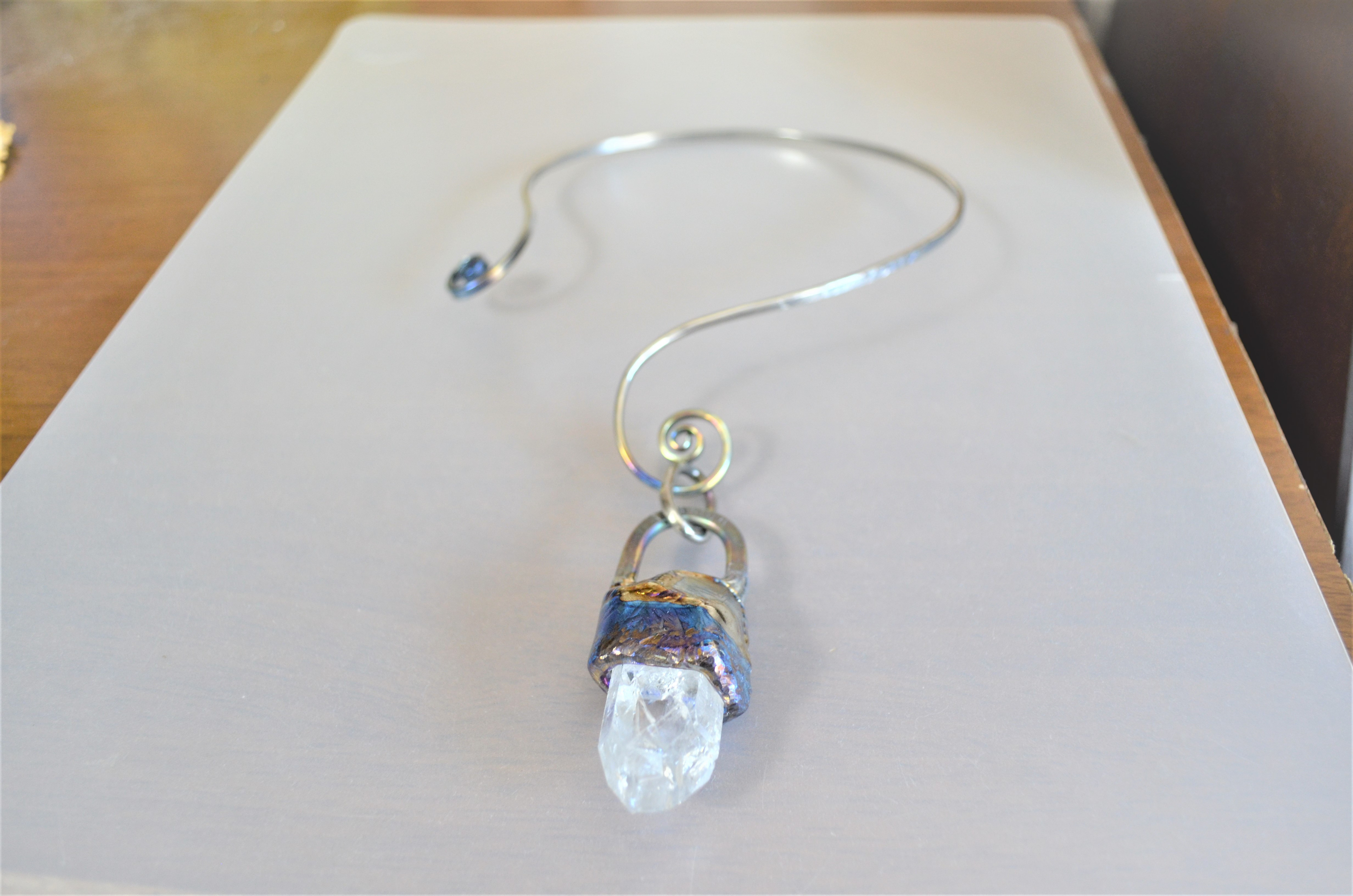 Titanium Choker・crystal・Iris Quartz・虹色水晶と純チタンのペンダント