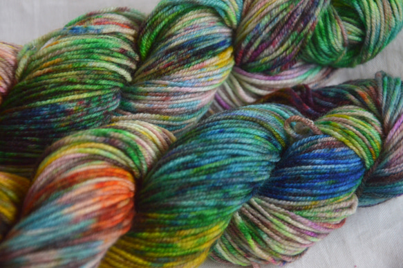 手染め糸　ファインウール　ソックヤーン　colorful　colorful　marble　　 nijiyarn 3枚目の画像