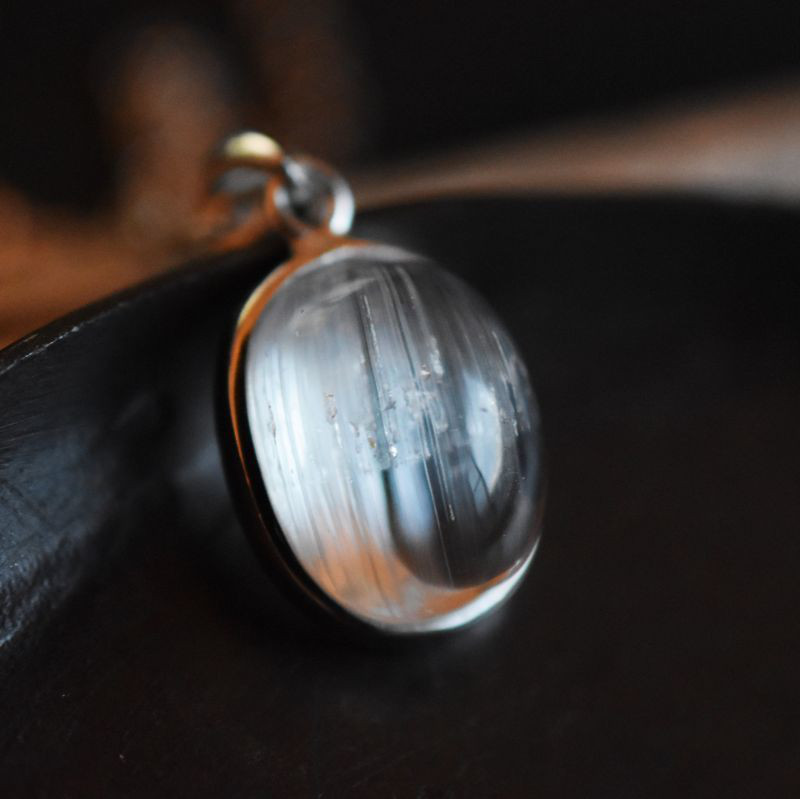 【1点もの・C】超希少！　マダガスカル産　キャッツアイホワイトトパーズ　ペンダント　サージカルステンレスネックレス