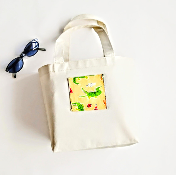 口を開いたワニ ミニトートバッグ 手提げ ランチバッグ 白 撥水 PVC