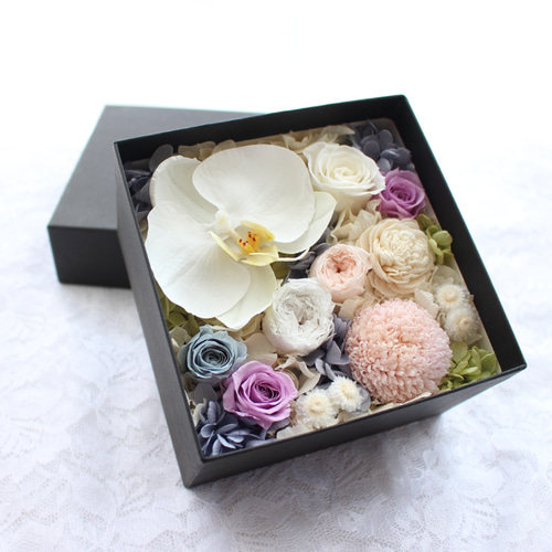プリザーブドフラワー ボックスアレンジメント　お盆　お供え フラワーボックス お供え プリザーブドフラワー 黒BOX 胡蝶蘭 ペット
