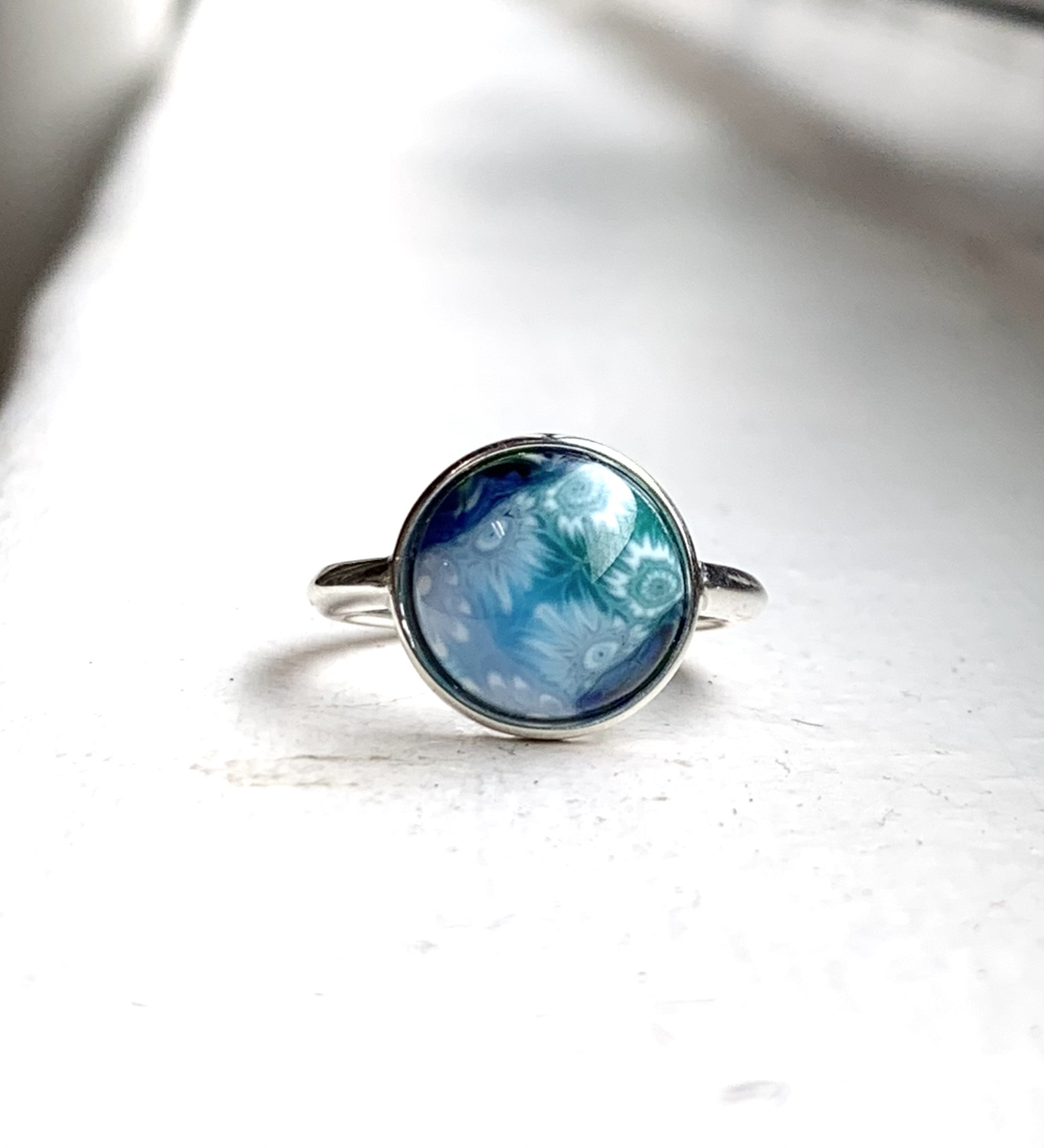 コロりんシリーズ　ベネチアンガラスのリング《ブルーグラデーション》