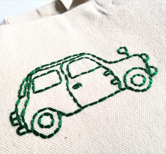 かわいい手刺繍の緑の車　ミニトートバッグ　生成り　帆布　コットン　手提げ　ランチバッグ　Sサイズ　 3枚目の画像