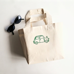 かわいい手刺繍の緑の車　ミニトートバッグ　生成り　帆布　コットン　手提げ　ランチバッグ　Sサイズ　 1枚目の画像