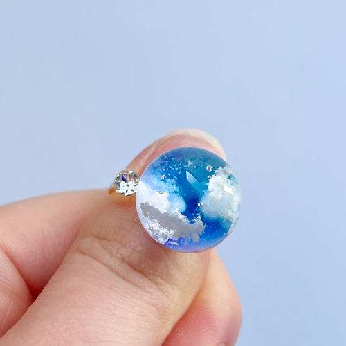 小さな青空とガラスストーンのフォークリング 雲レジン 【高品質