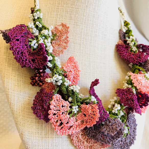 お花のチョーカー　oya刺繍　紫に匂う花　チョーカー96 4枚目の画像