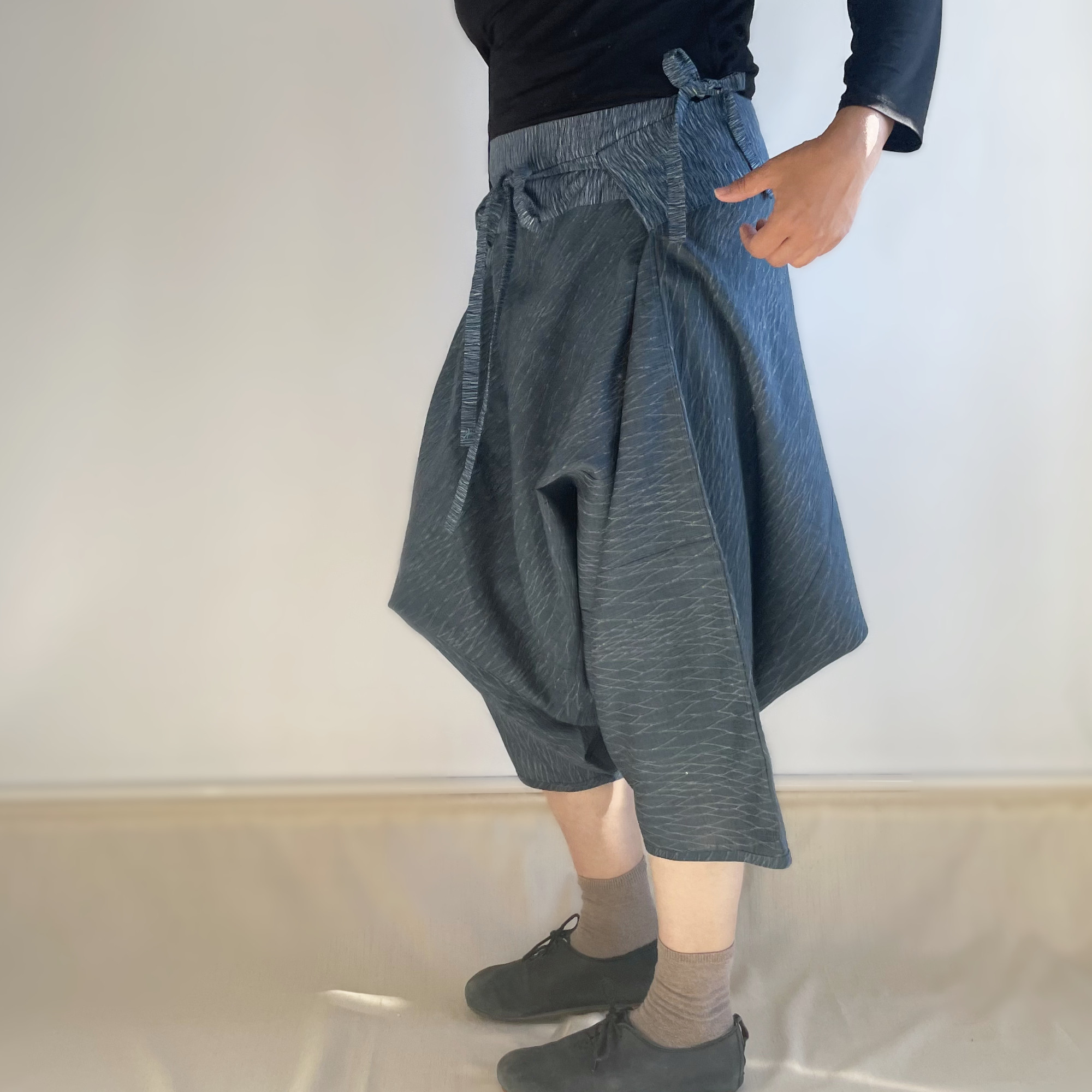 【1点もの】さんかくパンツ ２色 -麻 着物地 灰青に立涌 & 浴衣地 鮮やかな青の波模様  TRP223