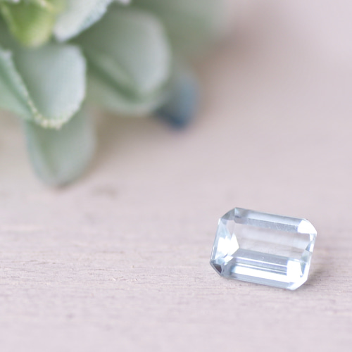 アクアマリン＊オクタゴン・カット＊0.82ct＊6.8×5.0mm＊BEA-011