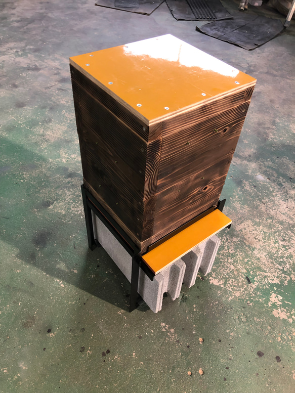 日本蜜蜂 重箱用巣箱台 29cm用 シルバー 4枚目の画像