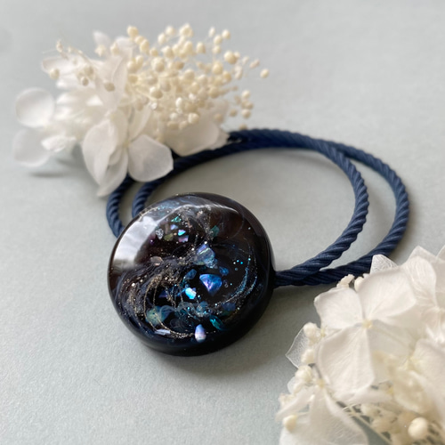 孔雀 ／ 和柄 大人 レジン ヘアゴム（ポニーフック） ／ ブラック