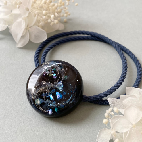 孔雀 ／ 和柄 大人 レジン ヘアゴム（ポニーフック） ／ ブラック