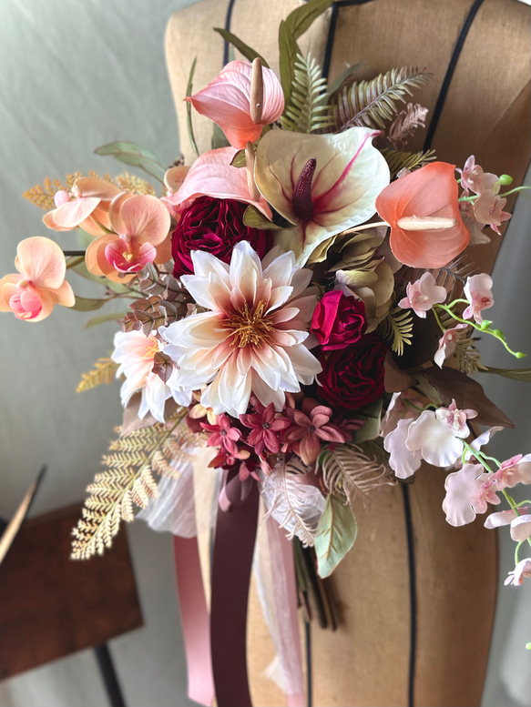 ダリアとコチョウランのブーケ　個性的　南国　リゾート ブーケに合わせてご用意します