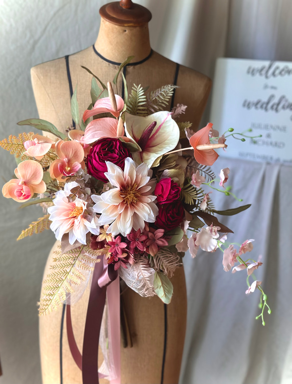 ダリアとコチョウランのブーケ　個性的　南国　リゾート ブーケに合わせてご用意します