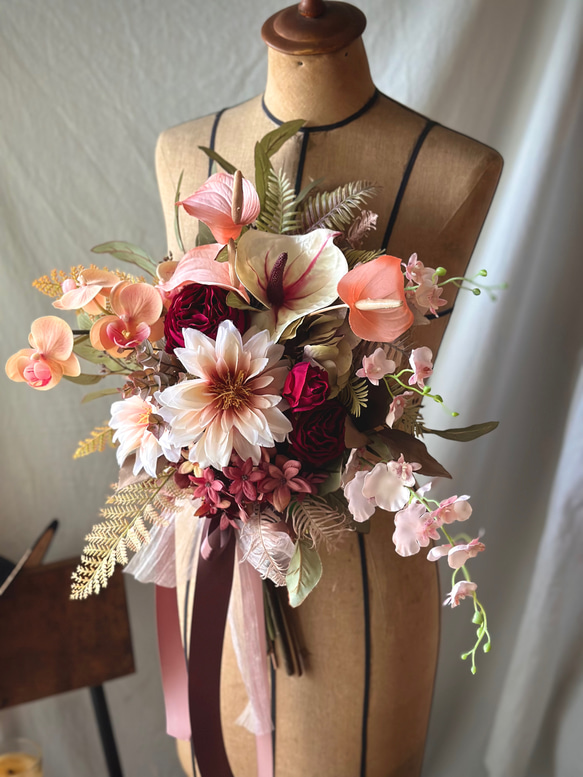ダリアとコチョウランのブーケ　個性的　南国　リゾート ブーケに合わせてご用意します