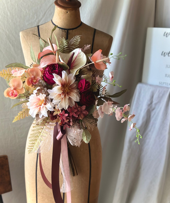 ダリアとコチョウランのブーケ　個性的　南国　リゾート ブーケに合わせてご用意します