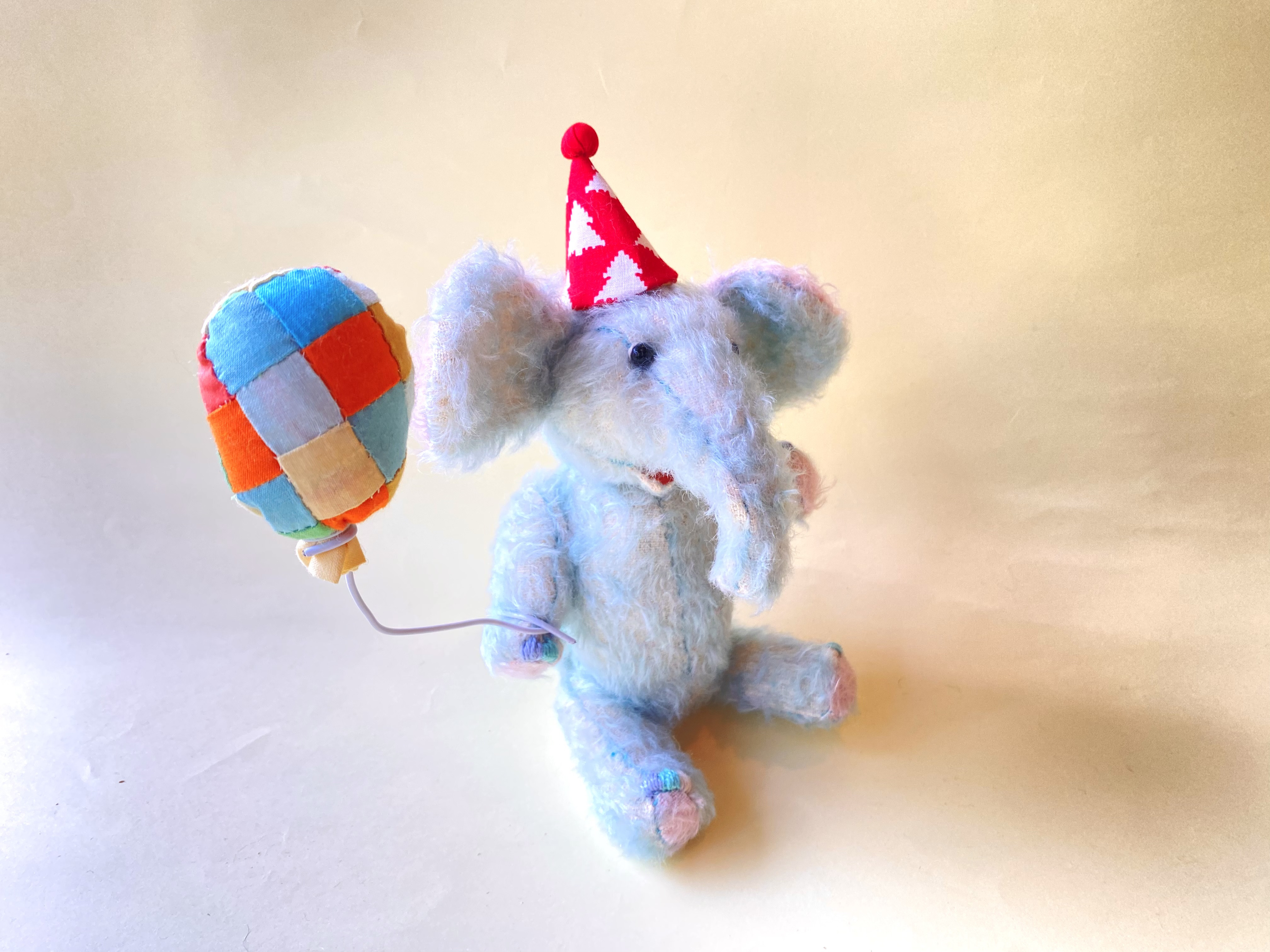 ゾウのぬいぐるみ22cm(座高17cn)