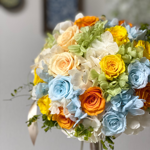 フラッシュカラーとサムシングブルーのウェディングブーケ【プリザ
