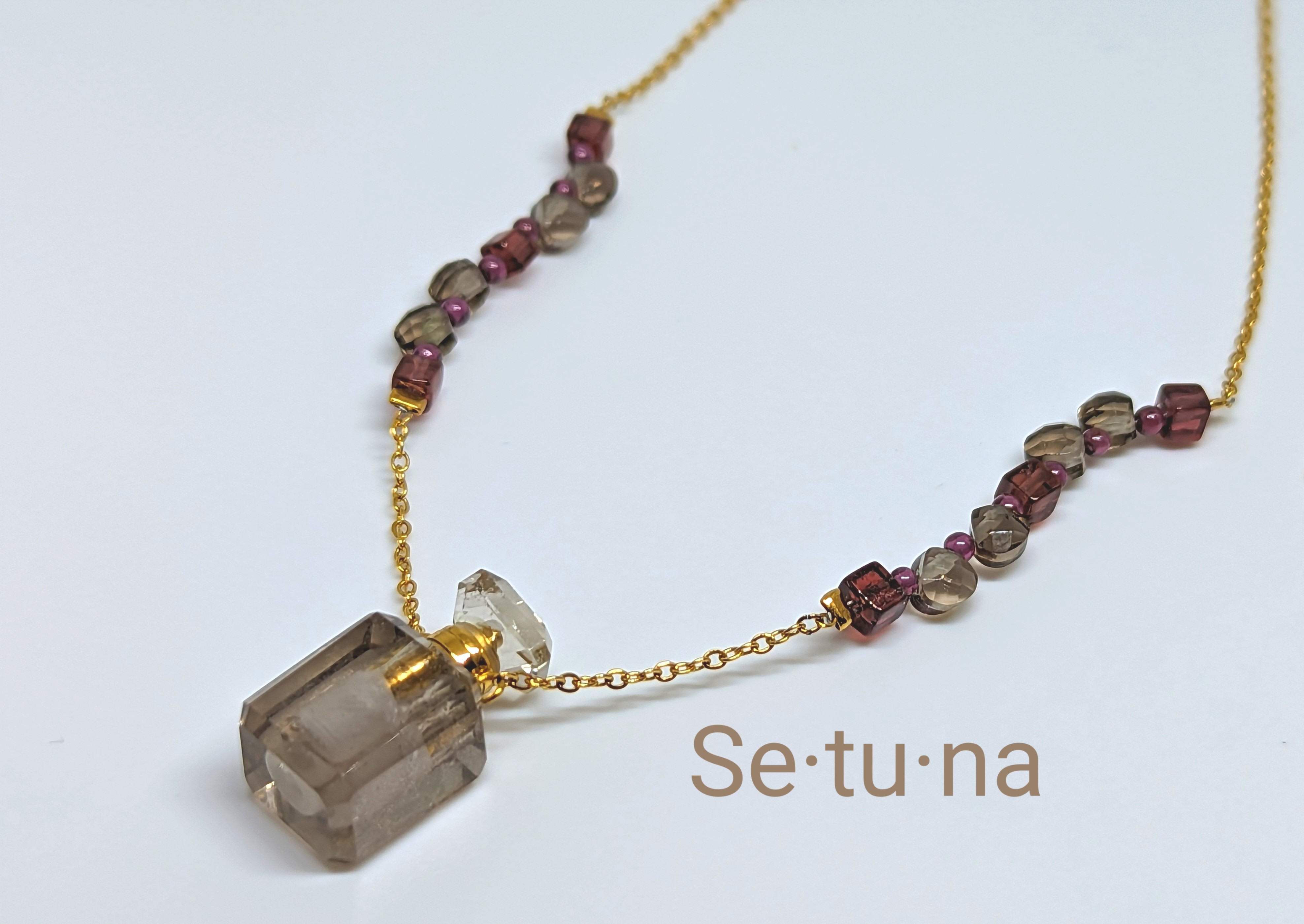 秋色くすみカラー香水瓶のネックレス