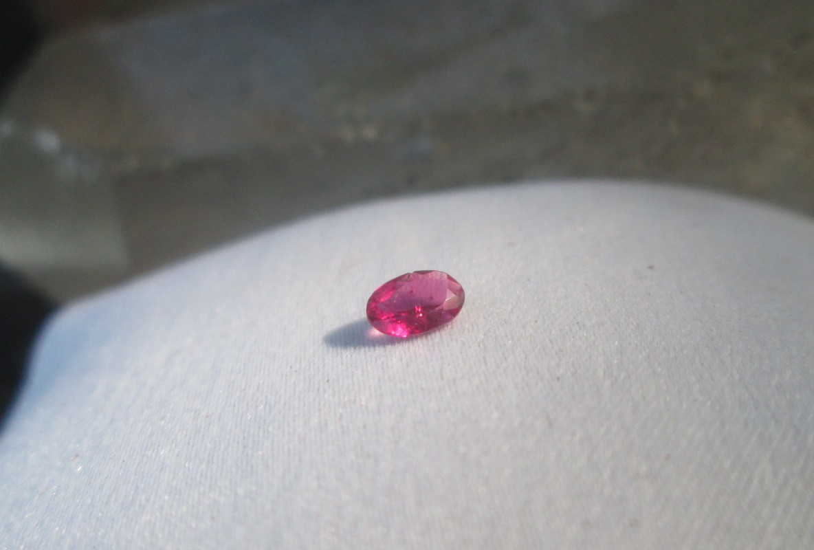 N.00046 レッドトルマリン・ルース　超レッドの希少なルベライト ブラジル発