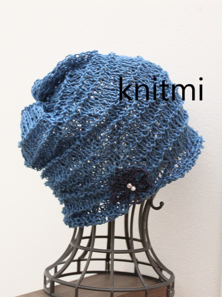 男女兼用【北欧リネン100%】 ゆるっと涼しいニット帽子　しめつけなし★デニムカラー　コサージュ付