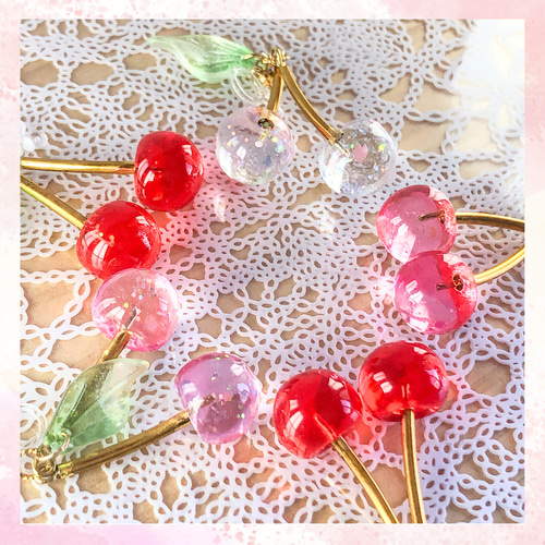 煌めく さくらんぼ イヤリング・ノンホール ピアス／大人かわいい