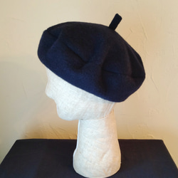 frannel beret re wool navy　～再生ウールを使用した、軽くて柔らかな深いネイビーのベレー帽～ 4枚目の画像
