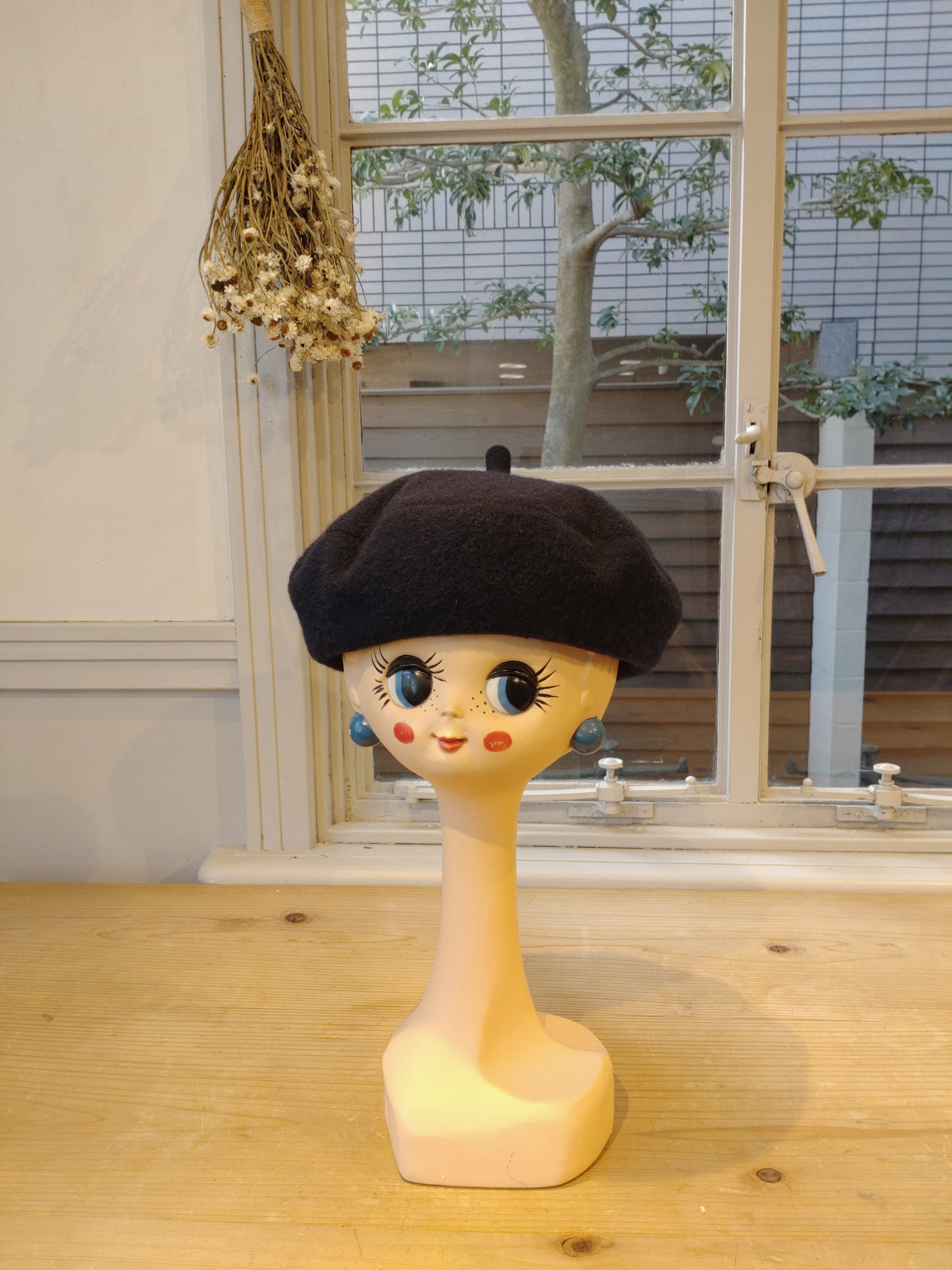 frannel beret re wool navy　～再生ウールを使用した、軽くて柔らかな深いネイビーのベレー帽～