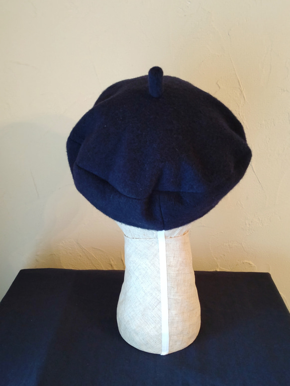 frannel beret re wool navy　～再生ウールを使用した、軽くて柔らかな深いネイビーのベレー帽～ 5枚目の画像