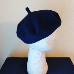 frannel beret re wool navy　～再生ウールを使用した、軽くて柔らかな深いネイビーのベレー帽～ 6枚目の画像