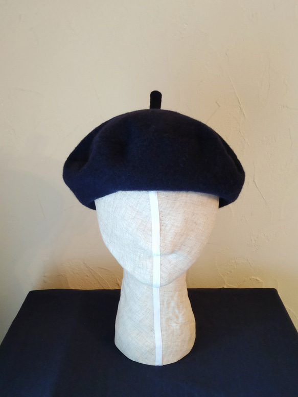 frannel beret re wool navy　～再生ウールを使用した、軽くて柔らかな深いネイビーのベレー帽～ 3枚目の画像