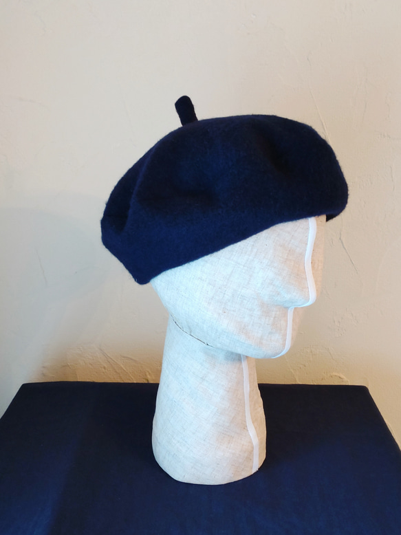 frannel beret re wool navy　～再生ウールを使用した、軽くて柔らかな深いネイビーのベレー帽～ 7枚目の画像