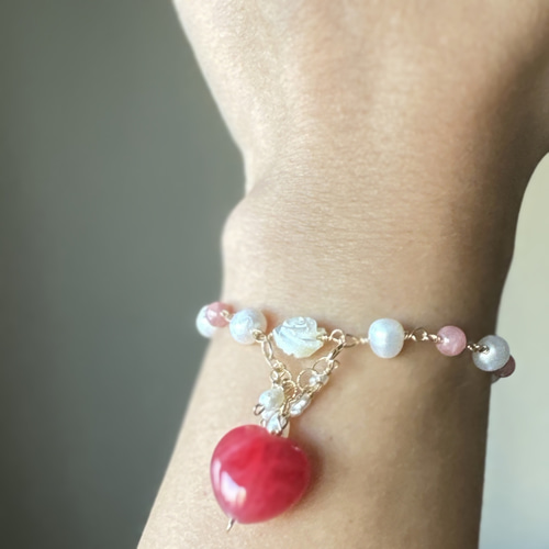 薔薇色♡ロードナイトとパール・天然石ビーズのブレスレット
