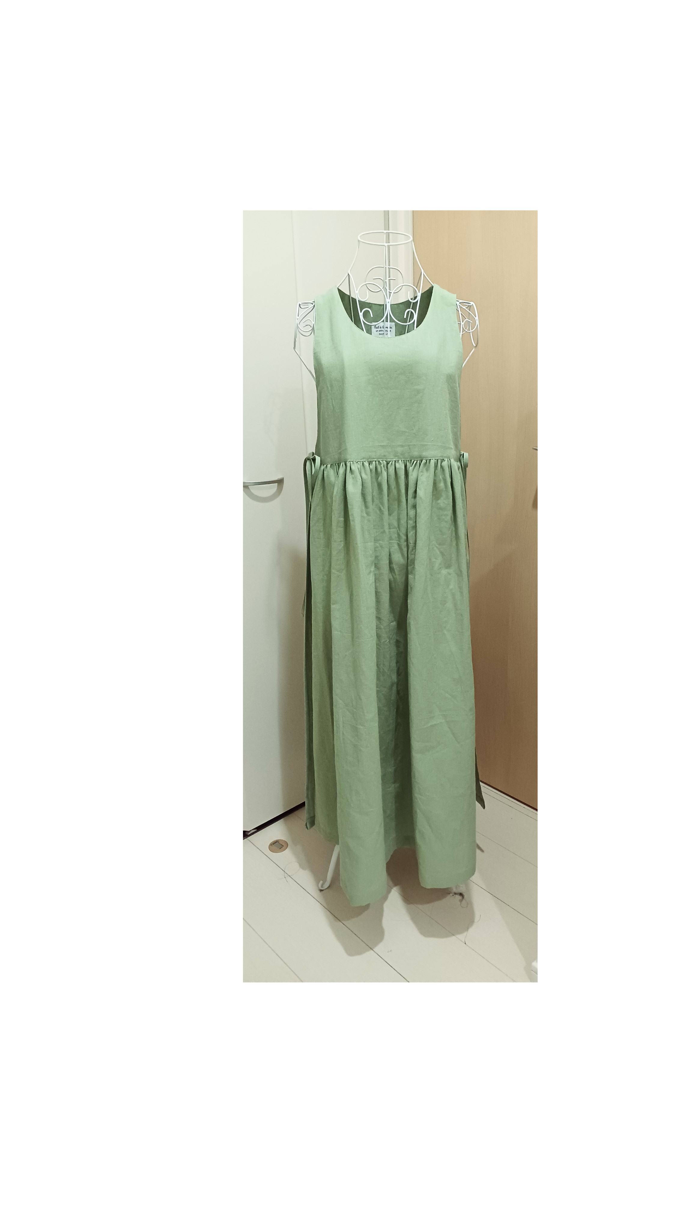 エプロンワンピース