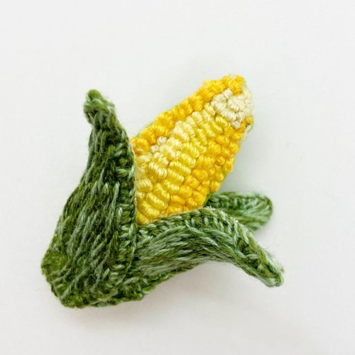 立体刺繍のとうもろこしのブローチ ブローチ greco 通販｜Creema 