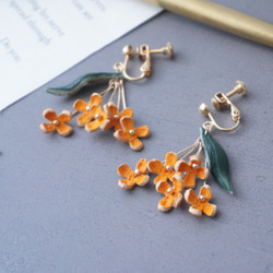 揺れる-キンモクセイ(金木犀) の イヤリング (ピアス) イヤリング