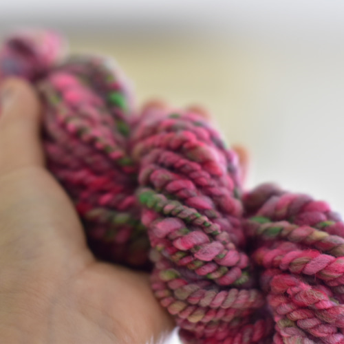 tenna + アートヤーン 手つむぎ毛糸 手紡ぎ糸 変わり糸 ピンク 約40g