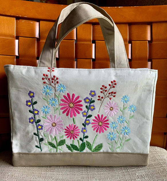 ファスナー付きお花刺繍ミニトートバッグ 1枚目の画像