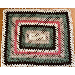レトロなお色の手編みマルチカバー 2枚目の画像