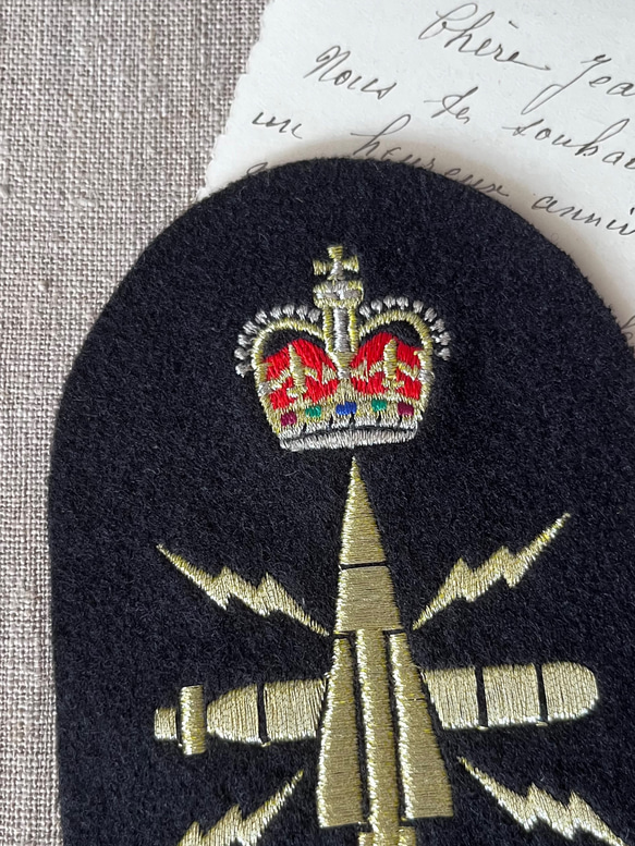 英国で出会った♪ ヴィンテージ  金糸刺繍　英国海軍/王冠のエンブレム /ワッペン ロイヤルネイビー 2枚目の画像