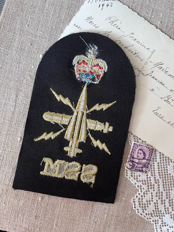 英国で出会った♪ ヴィンテージ  金糸刺繍　英国海軍/王冠のエンブレム /ワッペン ロイヤルネイビー 8枚目の画像