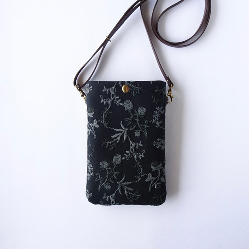 リクエスト＊ロラライハリス♡一面シルバーライン刺繍サコッシュ♡スマホポーチ♡ ロラライハリス(プードルちゃん刺繍)サコッシュ＆持ち手