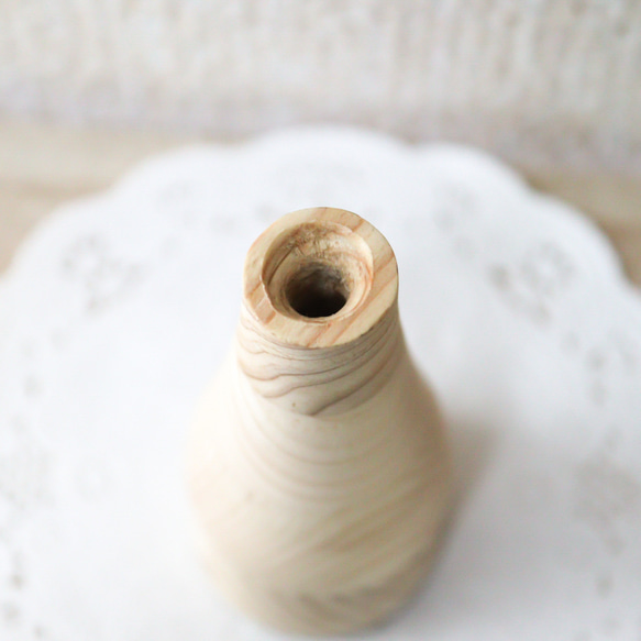 《ju3》木製の一輪挿し(花瓶) ミニ *  ちょこんと可愛い手の平サイズ・重り入り 6枚目の画像