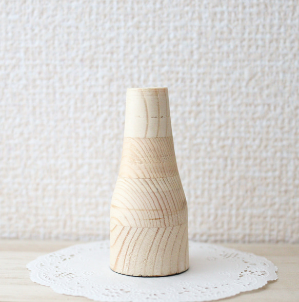 《ju5》木製の一輪挿し(花瓶) ミニ *  ちょこんと可愛い手の平サイズ・重り入り 2枚目の画像