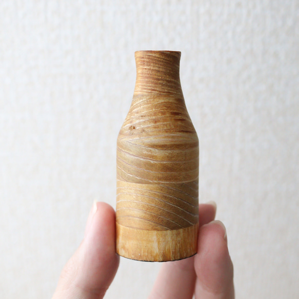 《bw1》木製の一輪挿し(花瓶) ミニ *  ちょこんと可愛い手の平サイズ・重り入り 4枚目の画像