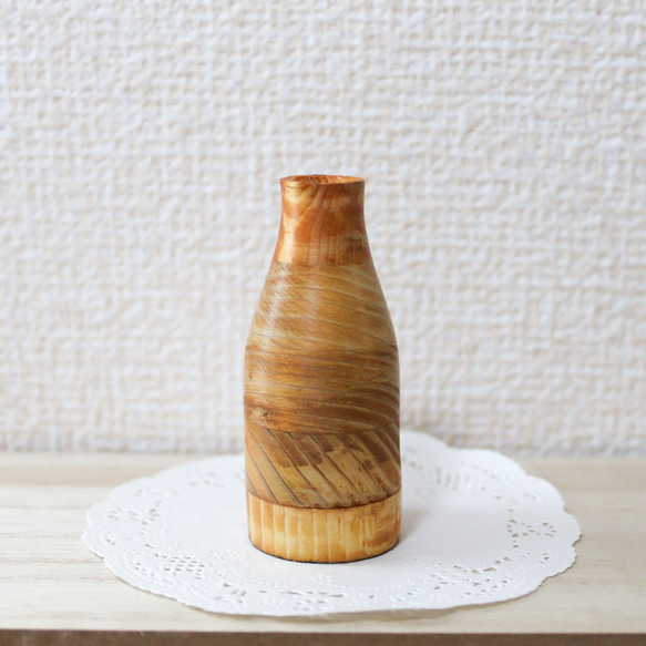 《bw2》木製の一輪挿し(花瓶) ミニ *  ちょこんと可愛い手の平サイズ・重り入り 3枚目の画像